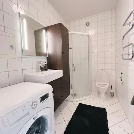 Dinbnb I 500 M To Centrum I Shared Patio I Street Parking *