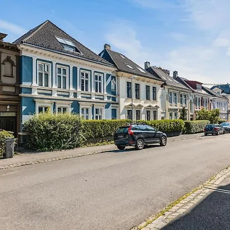Dinbnb I 500 M To Centrum I Shared Patio I Street Parking Apartment